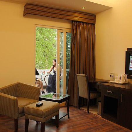 Jht Hotels Ню Делхи Екстериор снимка