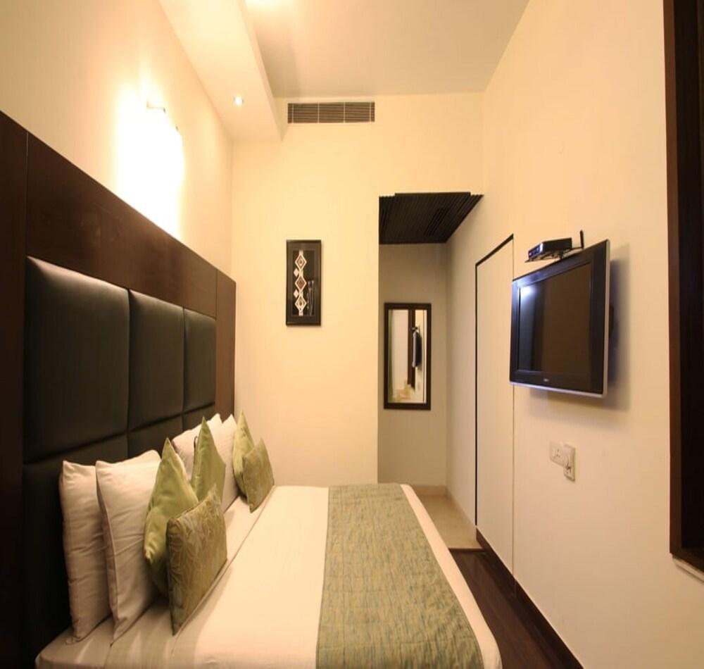 Jht Hotels Ню Делхи Екстериор снимка