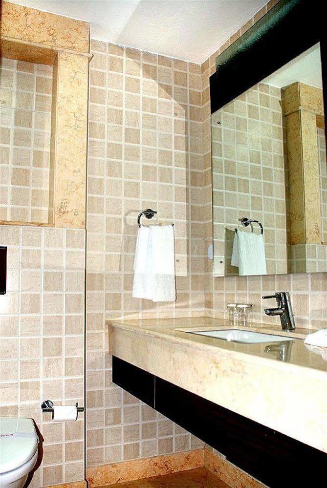 Jht Hotels Ню Делхи Екстериор снимка